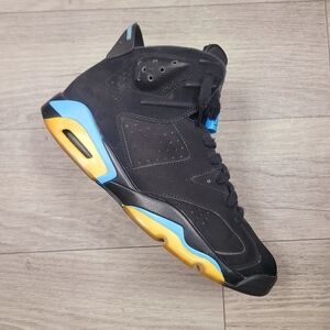 **SOLD** Nike Air Jordan 6 "UNC"